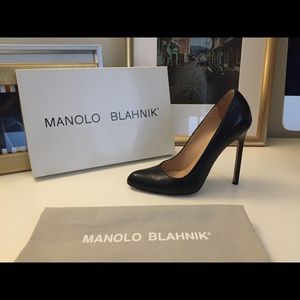 Manolo Blahnik black pumps size 36